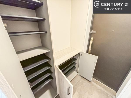 ���� �V���[�Y�{�b�N�X�t���Ȃ̂ŁA���ւ��Еt�����|�������₷���ł��I
�X�b�L���������ւŌ˂��J�����u�ԁA�������̂���S�n������Ԃ��o�}���Ă���܂��B