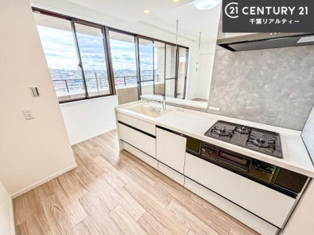 �L�b�`�� ��Ƃ肠�钲���X�y�[�X�ō�Ƃ����₷�����K�ȃL�b�`���ł��I
���q�l�ƈꏏ�ɂ��َq������y���߂�L�X�X�y�[�X�ł��B�y�����������ԂɂȂ肻���ł��ˁI