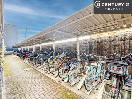 ���̑����p�� ���֏ꊮ���ŁA���q���܂̎��]�Ԃ�ʋΗp�̎��]�Ԃ����S���Ēu���܂��B���Ƒ��ɂ����ꂵ���֗��Ȑݔ��ł��B