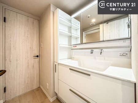 ���ʑ�E���ʏ� �O�ʋ��d�l�̐��ʏ��́A�g�����Ȃ݂����₷������I���͎��[�ɂȂ��Ă��܂��B�h���C���[�₨���ϓ����Еt������̂Ő��ʑ������X�b�L���ƌ����邱�Ƃ��o���܂��I