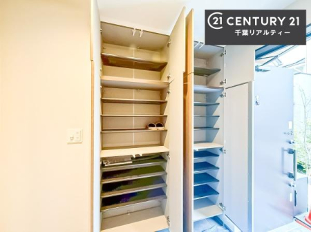 ���� �V���[�Y�{�b�N�X�t���Ȃ̂ŁA���ւ��Еt�����|�������₷���ł��I
�X�b�L���������ւŌ˂��J�����u�ԁA�������̂���S�n������Ԃ��o�}���Ă���܂��B