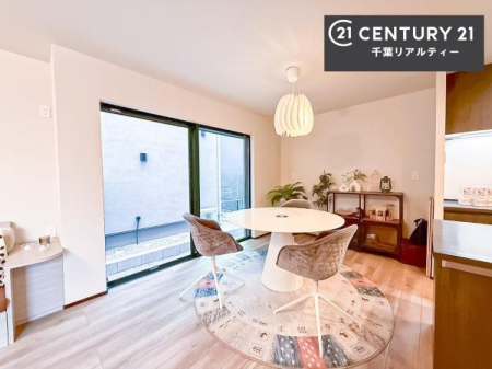 ���r���O �D�����z���܂肪���r���O����ł���ċ��S�n�̗ǂ���Ԃ����o���Ă���܂��I
���났�̎��Ԃ��߂����܂��I