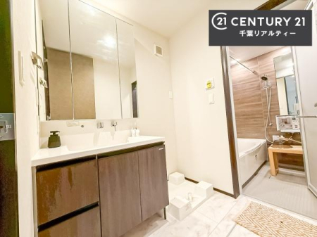 ���ʑ�E���ʏ� �O�ʋ��d�l�̐��ʏ��́A�g�����Ȃ݂����₷������I���͎��[�ɂȂ��Ă��܂��B�h���C���[�₨���ϓ����Еt������̂Ő��ʑ������X�b�L���ƌ����邱�Ƃ��o���܂��I