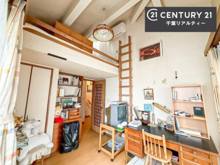 �m�� �L�x�Ȏ��[�X�y�[�X�ŁA�Z��Ԃ�������B
��������}���A��������Ԃ�ۂĂ���[�[���̏Z�܂��ł��B