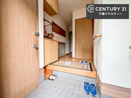 ���� �V���[�Y�{�b�N�X�t���Ȃ̂ŁA���ւ��Еt�����|�������₷���ł��I
�X�b�L���������ւŌ˂��J�����u�ԁA�������̂���S�n������Ԃ��o�}���Ă���܂��B