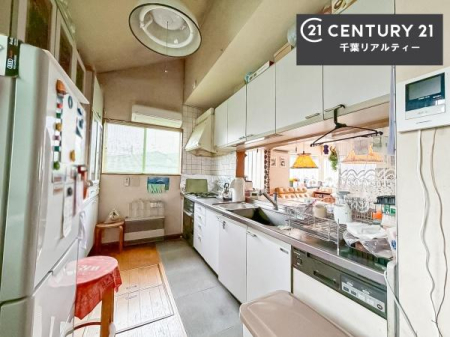 �L�b�`�� ��Ƃ肠�钲���X�y�[�X�ō�Ƃ����₷�����K�ȃL�b�`���ł��I
���q�l�ƈꏏ�ɂ��َq������y���߂�L�X�X�y�[�X�ł��B�y�����������ԂɂȂ肻���ł��ˁI