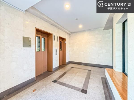 ���̑����p�� �G���x�[�^�[�����ŁA�����̈ړ����X���[�Y�B��K�ւ̃A�N�Z�X�����K�Ȃ��߁A���N�z�̕��⏬���Ȃ��q���܂����邲�ƒ�ɂ����S�ł��B���K���Ɨ��֐������˔������Z�܂��ł��B