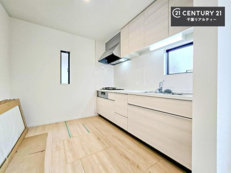 �L�b�`�� ��Ƃ肠�钲���X�y�[�X�ō�Ƃ����₷�����K�ȃL�b�`���ł��I
���q�l�ƈꏏ�ɂ��َq������y���߂�L�X�X�y�[�X�ł��B�y�����������ԂɂȂ肻���ł��ˁI