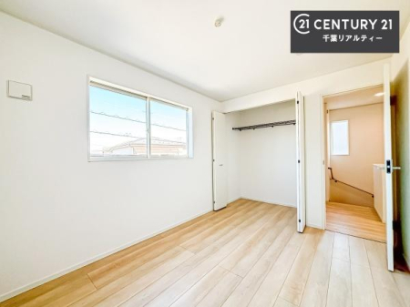 �q������ ���[�X�y�[�X�����Ă��܂��I�������X�b�L�����ڂ��鎖���ł��܂��ˁB
�Ƌ��I�΂Ȃ��V���v���ȃf�U�C���ׁ̈A�Ƌ��I�΂����C�ɓ���̋�ԍ�肪�ł������ł��ˁB