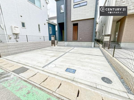 ���ԏ� ���ԃX�y�[�X��2�䕪����܂��I(�Ԏ�ɂ��)�Z�J���h�J�[�͂������A�o�C�N�⎩�]�ԂȂǂ��u���ꏊ�ɍ���܂���B