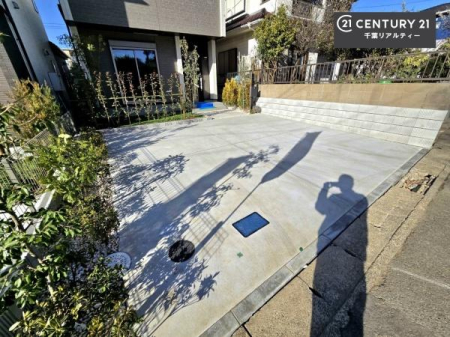 ���ԏ� ���ԃX�y�[�X��2�䕪����܂��I�Z�J���h�J�[�͂������A�o�C�N�⎩�]�ԂȂǂ��u���ꏊ�ɍ���܂���B