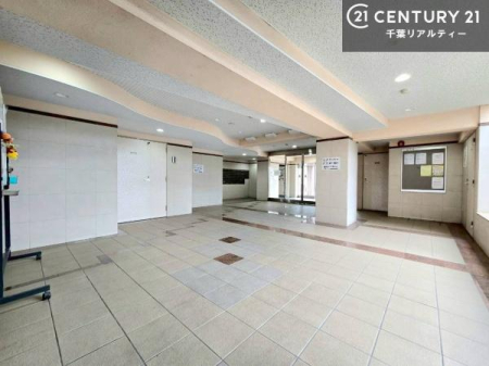 �G���g�����X �G���g�����X�̓I�[�g���b�N���̗p�I���K�҂���������m�F�ł��A�h�Ɩʂɂ��z�����ꂽ���S�̃}���V�����ł��B
�����̕�炵�ɁA�S�����Z�L�����e�B������Ă��܂��I