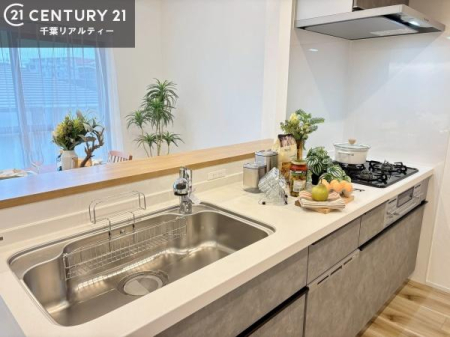 �L�b�`�� ��Ƃ肠�钲���X�y�[�X�ō�Ƃ����₷�����K�ȃL�b�`���ł��I
���q�l�ƈꏏ�ɂ��َq������y���߂�L�X�X�y�[�X�ł��B�y�����������ԂɂȂ肻���ł��ˁI