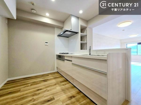 �L�b�`�� ��Ƃ肠�钲���X�y�[�X�ō�Ƃ����₷�����K�ȃL�b�`���ł��I
���q�l�ƈꏏ�ɂ��َq������y���߂�L�X�X�y�[�X�ł��B�y�����������ԂɂȂ肻���ł��ˁI