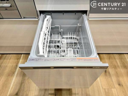 �L�b�`�� �H��@�t���̃L�b�`���ł��I�Z���������r��h�~�Ƃ��đ�ϊ��􂷂�֗��Ȏd�l�ł��I�r���g�C���Ȃ̂ŃL�b�`���̏ꏊ����炸�����X�y�[�X���L���g�����Ƃ��o���܂��I