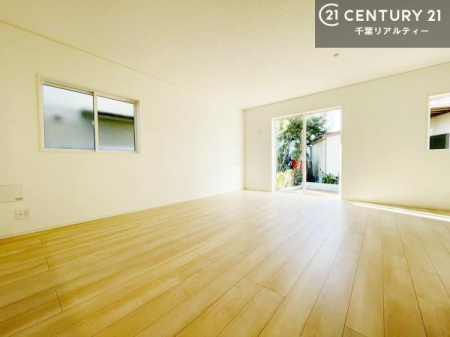 ���r���O �傫�ȑ����炽���Ղ�̗z���������閾�邢���r���O�B�J�����̂��郊�r���O�ŉƑ��c���̂��났�̎��Ԃ��߂����܂��I�����̂����w�\�ł��I���񌻒n�ŗz������Ȃǂ��̊����������܂��I