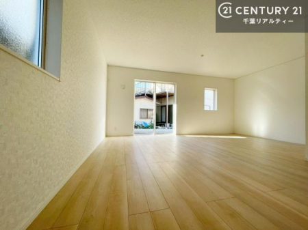 ���r���O �J�����̂���L�XLDK�I�\�t�@�[��_�C�j���O�e�[�u����u���Ă������ɂȂ�Ȃ��̂ŉ��K�ɉ߂����܂��I�R�~���j�P�[�V���������₷�����r���O�ł��I