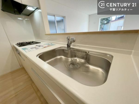 �L�b�`�� ��Ƃ����₷���V�X�e���L�b�`���ł��I���[����������t���Ă���̂ŁA�����X�y�[�X�ɕ���u���Ȃ��čςނ̂ŁA�L�X�g���āA���K�ɍ�Ƃ��ł��܂��I