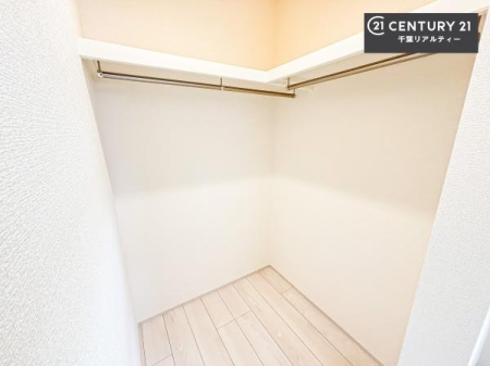 ���[ �E�H�[�N�C���N���[�[�b�g�t���ł��B��������̂��m���Ȃǂ����[���Ă��������ł��ˁI���ɂ���@�������ȂǋG�ߕ��̑傫�ȉƓd�����[�ł��܂��I