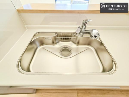 �L�b�`�� ���C�h�ȃV���N�ł��ˁI�������˂ɂ������������₷���Ǝ����y�X�d�l�̃V�X�e���L�b�`���ł��I
�f�U�C�����Ƌ@�\�������˂��L�b�`���Ő�����������܂��ˁI