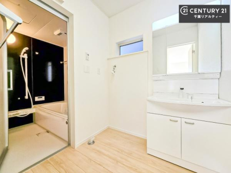 ���ʑ�E���ʏ� �O�ʋ��d�l�̐��ʏ��́A�g�����Ȃ݂����₷������I���͎��[�ɂȂ��Ă��܂��B�h���C���[�₨���ϓ����Еt������̂Ő��ʑ������X�b�L���ƌ����邱�Ƃ��o���܂��I