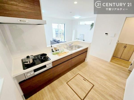 �L�b�`�� ��Ƃ肠�钲���X�y�[�X�ō�Ƃ����₷�����K�ȃL�b�`���ł��I
���q�l�ƈꏏ�ɂ��َq������y���߂�L�X�X�y�[�X�ł��B�y�����������ԂɂȂ肻���ł��ˁI