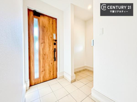 ���� �V���[�Y�{�b�N�X�t���Ȃ̂ŁA���ւ��Еt�����|�������₷���ł��I
�X�b�L���������ւŌ˂��J�����u�ԁA�������̂���S�n������Ԃ��o�}���Ă���܂��B
