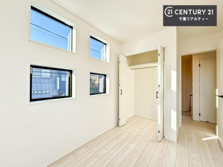 �m�� �V���v���Ƀf�U�C������Ă��邽�߁A�Ƌ��I�т܂���I
���C�ɓ���̉Ƌ��u���Ă��낰���Ԃ���邱�Ƃ��ł��܂��B