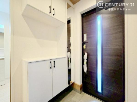 ���� �V���[�Y�{�b�N�X�t���B���ւ��Еt�����|�������₷���ł��I
�X�b�L���������ւŌ˂��J�����u�ԁA�������̂���S�n������Ԃ��o�}���Ă���܂��B