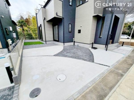 ���ԏ� ���ԃX�y�[�X��2�䕪����܂��I�Z�J���h�J�[�͂������A�o�C�N�⎩�]�ԂȂǂ��u���ꏊ�ɍ���܂���B