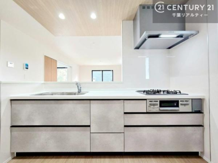 �L�b�`�� ��l�C�̑Ζʎ��V�X�e���L�b�`�����̗p���Ă��܂��I���Ƒ��̃R�~���j�P�[�V���������R�Ƒ�����݌v�ł��B
���q�l�ɂ��ڂ��͂��̂Ŋ������ł��ˁI�L�X�g���ĉ��K�ō�Ƃ��i�݂܂��B