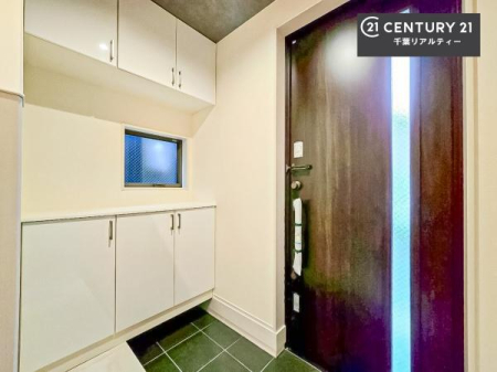 ���� �V���[�Y�{�b�N�X�t���Ȃ̂ŁA���ւ��Еt�����|�������₷���ł��I
�X�b�L���������ւŌ˂��J�����u�ԁA�������̂���S�n������Ԃ��o�}���Ă���܂��B