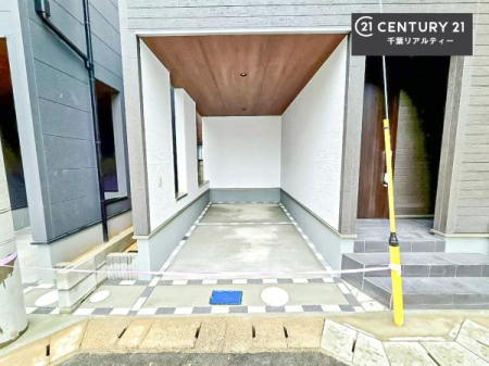 ���ԏ� �r���g�C���K���[�W�̒��ԏ�́A�J�╗����Ԃ�����Ă����̂ő�؂ɊǗ����ł���̂ň��S�I