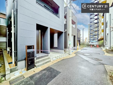 �O�ʓ��H�܂ތ��n�ʐ^ �쐼���H�ɖʂ��Ă���̂Ŗ��邢�Z���ł��I