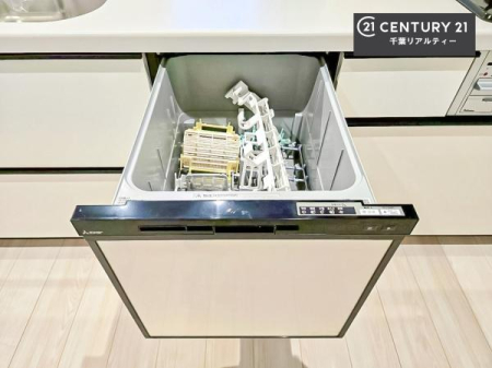 �L�b�`�� �H��@�t���̃L�b�`���ł��I�Z���������r��h�~�Ƃ��đ�ϊ��􂷂�֗��Ȏd�l�ł��I�r���g�C���Ȃ̂ŃL�b�`���̏ꏊ����炸�����X�y�[�X���L���g�����Ƃ��o���܂��I