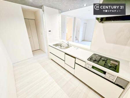 �L�b�`�� ��Ƃ肠�钲���X�y�[�X�ō�Ƃ����₷�����K�ȃL�b�`���ł��I
���q�l�ƈꏏ�ɂ��َq������y���߂�L�X�X�y�[�X�ł��B�y�����������ԂɂȂ肻���ł��ˁI