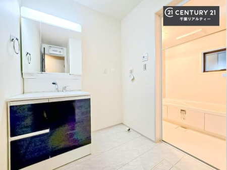 ���ʑ�E���ʏ� �O�ʋ��d�l�̐��ʏ��́A�g�����Ȃ݂����₷������I���͎��[�ɂȂ��Ă��܂��B�h���C���[�₨���ϓ����Еt������̂Ő��ʑ������X�b�L���ƌ����邱�Ƃ��o���܂��I