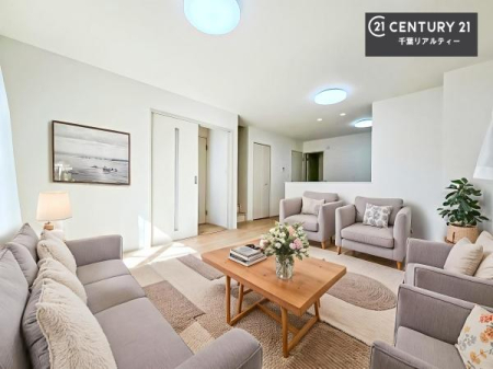 ���r���O �Ƌ��CG�p�[�X�ł��B��؂ȉƑ����W�܂邩�炱��LDK�ɂ͂�����肽���B
�q�����������C�ɏ΂��Ȃ��瑖�����Ă���p�����������u�L���Ƃɂ��ėǂ������v�Ǝv���u�Ԃł��B