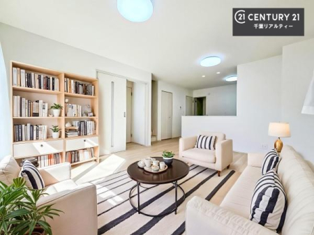 ���r���O �Ƌ��CG�p�[�X�ł��B�S�n�ǂ����r���O�͉Ƒ������R�ƏW�܂�܂��B�Ƒ��c�R�̎��Ԃ����������ł��B���Ƒ��ƁA����w�[���������Ԃ��߂��������ł��ˁB