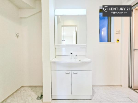 ���ʑ�E���ʏ� �O�ʋ��d�l�̐��ʏ��́A�g�����Ȃ݂����₷������I���͎��[�ɂȂ��Ă��܂��B�h���C���[�₨���ϓ����Еt������̂Ő��ʑ������X�b�L���ƌ����邱�Ƃ��o���܂��I