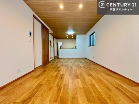 ���r���O �S�n�ǂ����r���O�͉Ƒ������R�ƏW�܂�܂��B�Ƒ��c�R�̎��Ԃ����������ł��B���Ƒ��ƁA����w�[���������Ԃ��߂��������ł��ˁB