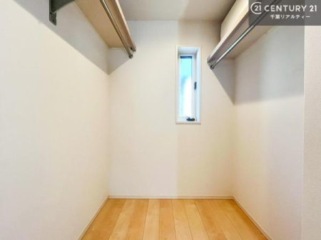 ���[ �E�H�[�N�C���N���[�[�b�g�t���ł��B��������̂��m���Ȃǂ����[���Ă��������ł��ˁI���ɂ���@�������ȂǋG�ߕ��̑傫�ȉƓd�����[�ł��܂��B