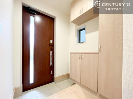 ���� �V���[�Y�{�b�N�X�t���Ȃ̂ŁA���ւ��Еt�����|�������₷���ł��I
�X�b�L���������ւŌ˂��J�����u�ԁA�������̂���S�n������Ԃ��o�}���Ă���܂��B