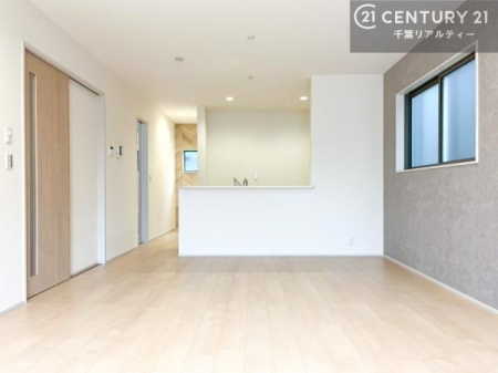 ���r���O ��l�C�̑Ζʎ��V�X�e���L�b�`�����̗p���Ă��܂��I���Ƒ��̃R�~���j�P�[�V���������R�Ƒ�����݌v�ł��B
���q�l�ɂ��ڂ��͂��̂Ŋ������ł��ˁI�L�X�g���ĉ��K�ō�Ƃ��i�݂܂��B