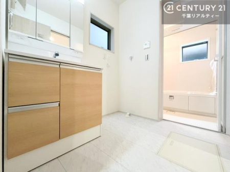 ���ʑ�E���ʏ� �g�Ȃ�𐮂�����ʏ��́A���������厖�ł��I������̐������̂��镵�͋C�����o�I�C�����悭���g�����������܂��B�L�X�����X�y�[�X���������ł��ˁI
