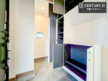 ���� �V���[�Y�{�b�N�X�t���Ȃ̂ŁA���ւ��Еt�����|�������₷���ł��I
�X�b�L���������ւŌ˂��J�����u�ԁA�������̂���S�n������Ԃ��o�}���Ă���܂��B
