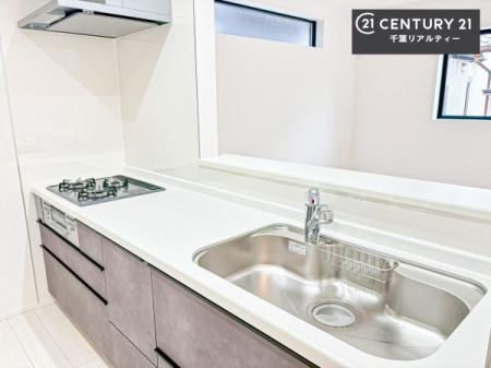 �L�b�`�� ��Ƃ����₷���V�X�e���L�b�`���ł��I���[����������t���Ă���̂ŁA�����X�y�[�X�ɕ���u���Ȃ��čςނ̂ŁA�L�X�g���āA���K�ɍ�Ƃ��ł��܂��I