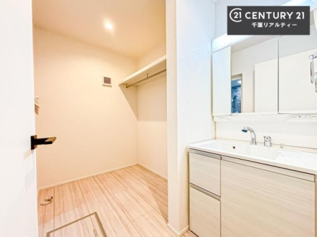 ���ʑ�E���ʏ� �g�Ȃ�𐮂�����ʏ��́A���������厖�ł��I������̐������̂��镵�͋C�����o�I�C�����悭���g�����������܂��B�L�X�����X�y�[�X���������ł��ˁI
