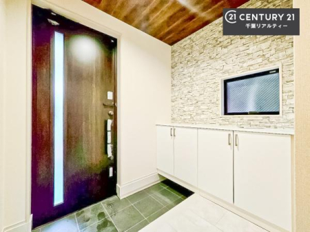 ���� �V���[�Y�{�b�N�X�t���Ȃ̂ŁA���ւ��Еt�����|�������₷���ł��I
�X�b�L���������ւŌ˂��J�����u�ԁA�������̂���S�n������Ԃ��o�}���Ă���܂��B