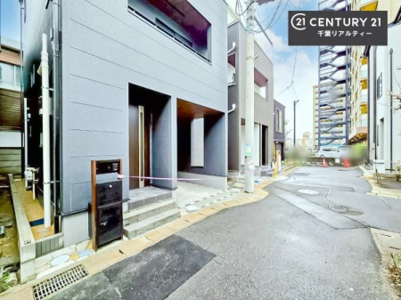 �O�ʓ��H�܂ތ��n�ʐ^ �쐼���H�ɖʂ��Ă���̂Ŗ��邢�Z���ł��I